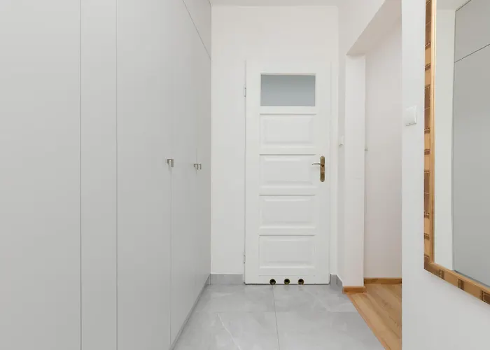 Spacious Fabryczna Apartment Near Warsaw City Centre By Noclegi Renters