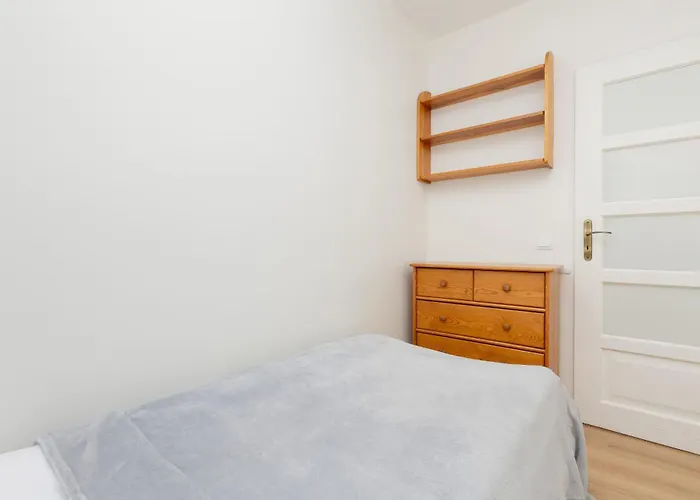 Spacious Fabryczna Apartment Near Warsaw City Centre By Noclegi Renters