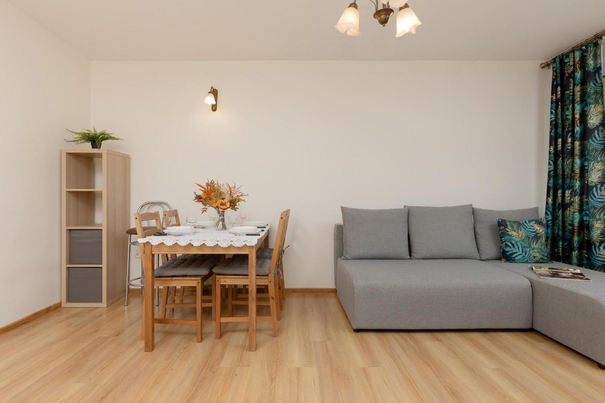 Spacious Fabryczna Near Centre By Renters Apartmán *