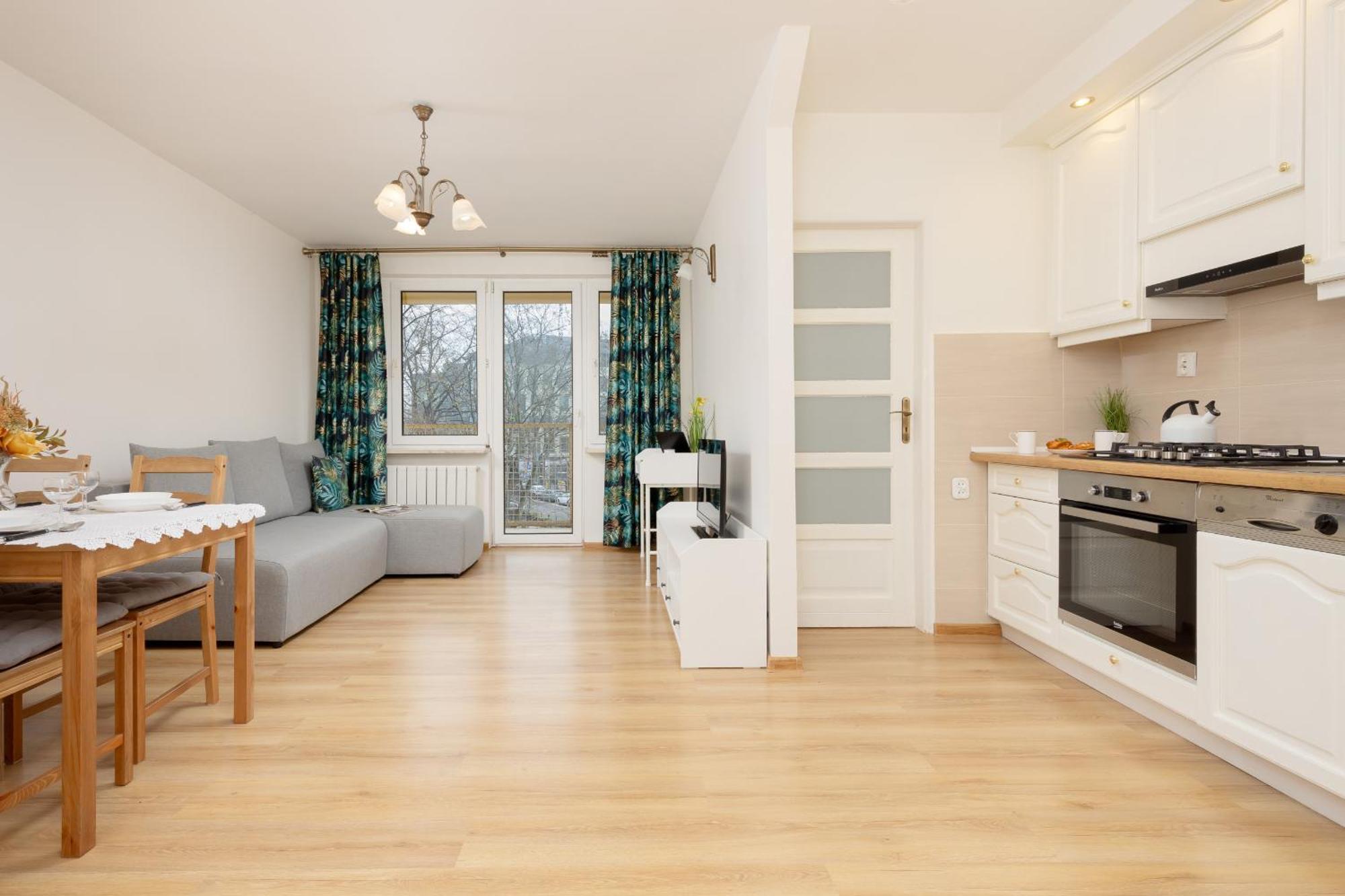 Spacious Fabryczna Near Centre By Renters Varšava